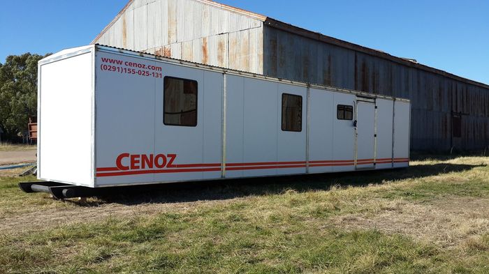 Trailers petrolero industrial sobre ruta