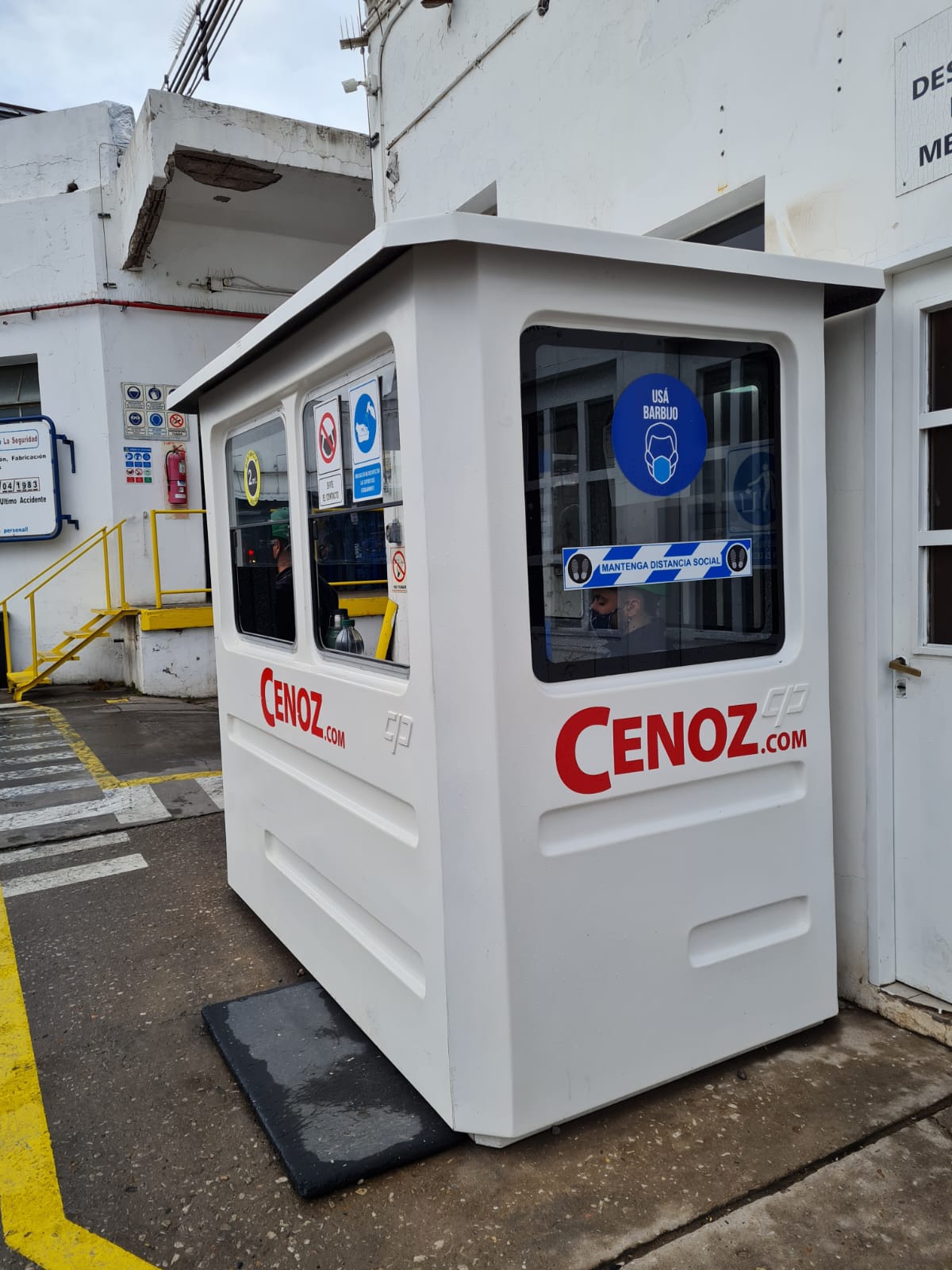 Cabina de vigilancia en un predio industrial