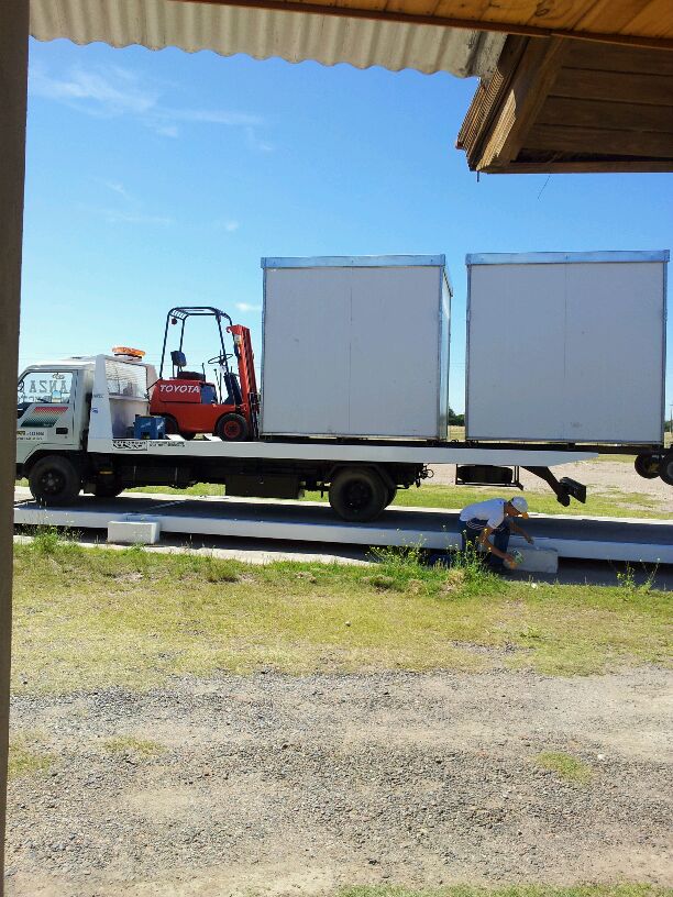 Camion Hyundai h250 con Camilla Montacargas y 2 modulos