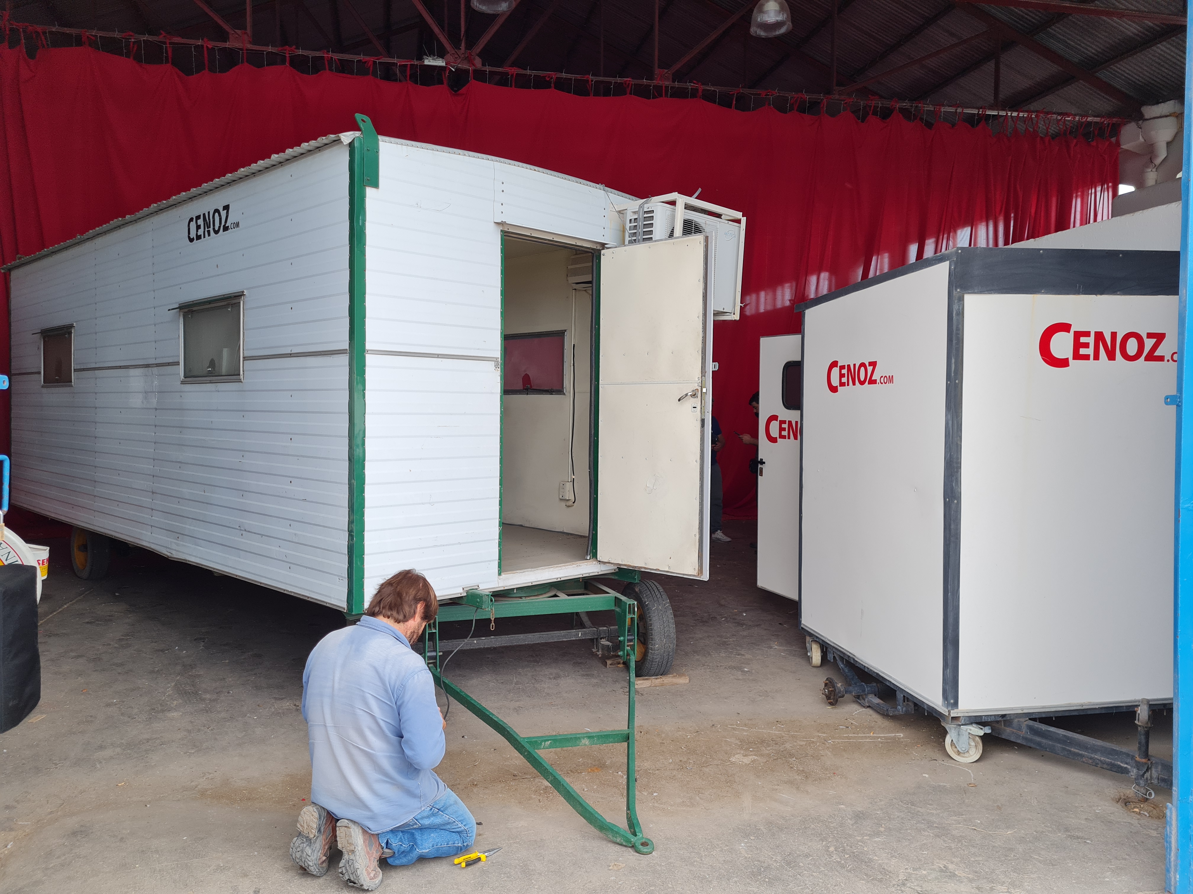 Trailer rodante con 1 baño quimico para discapacitados - foto 3
