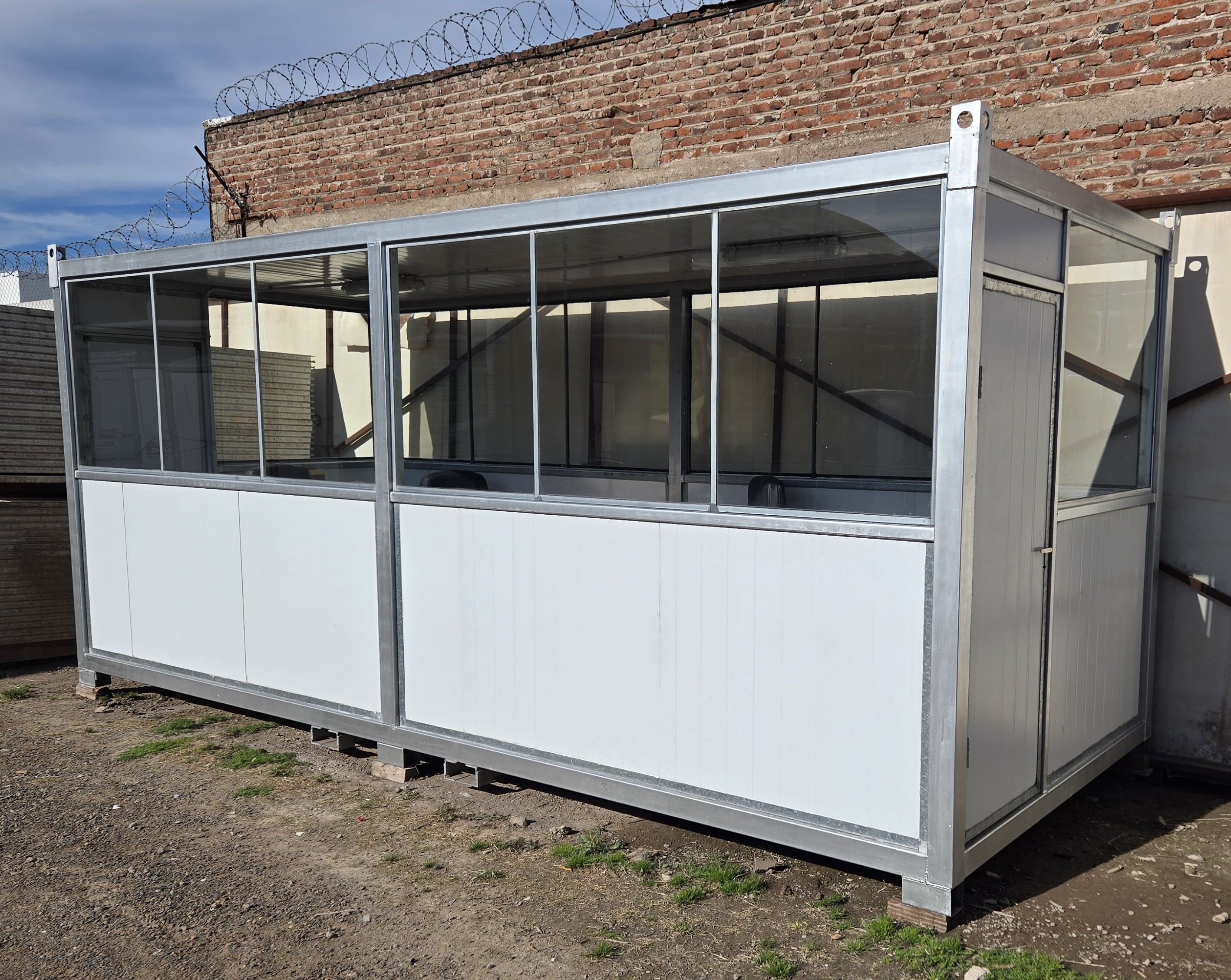 MODULO PORTATIL PANELES 6 MTS X 2.40 MTS VIDRIADO 360 GRADOS Y 2 PUERTAS ACCESOS